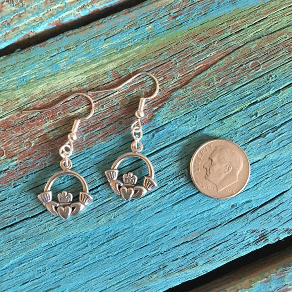 Irish Claddagh Earrings - Picture 3 of 3